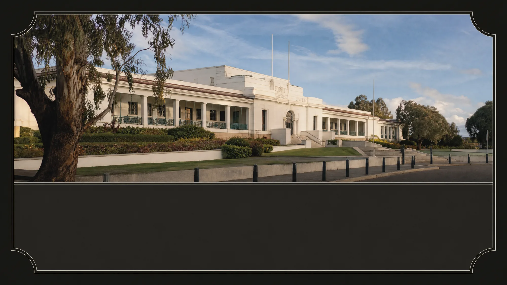 Erkunden Sie das ehemalige politische Zentrum Australiens. Der allgemeine Eintritt ist frei und gewährt Ihnen Zugang zu den perfekt erhaltenen Debattierkammern und den originalen Räumen des Premierministers.